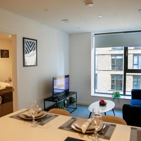 Trafford Suite Modern 1 Bed With Cinema Room Манчестър Екстериор снимка