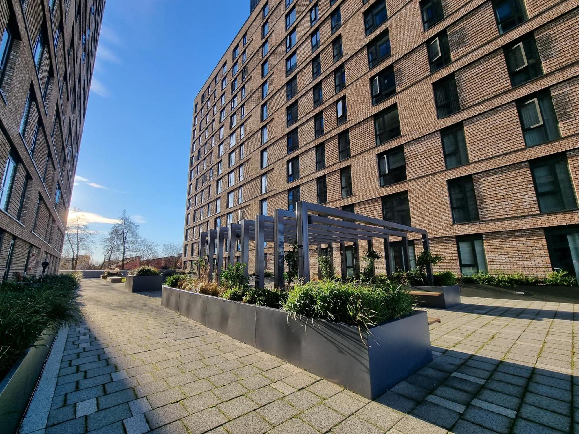 Trafford Suite Modern 1 Bed With Cinema Room Манчестър Екстериор снимка